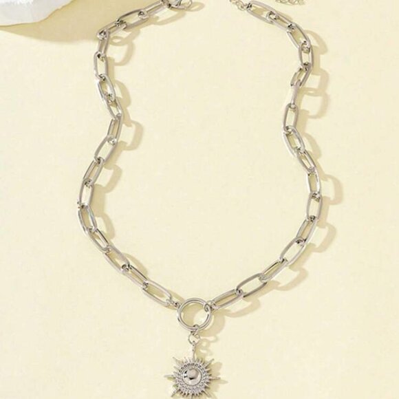 DHARMA STATEMENT NECKLACE - Picture 2 of 3